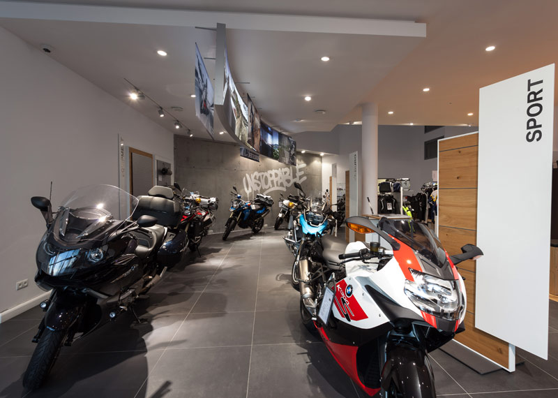 Inspiracje Światłem autorem projektu oświetlenia w Salonie Auto Breczko